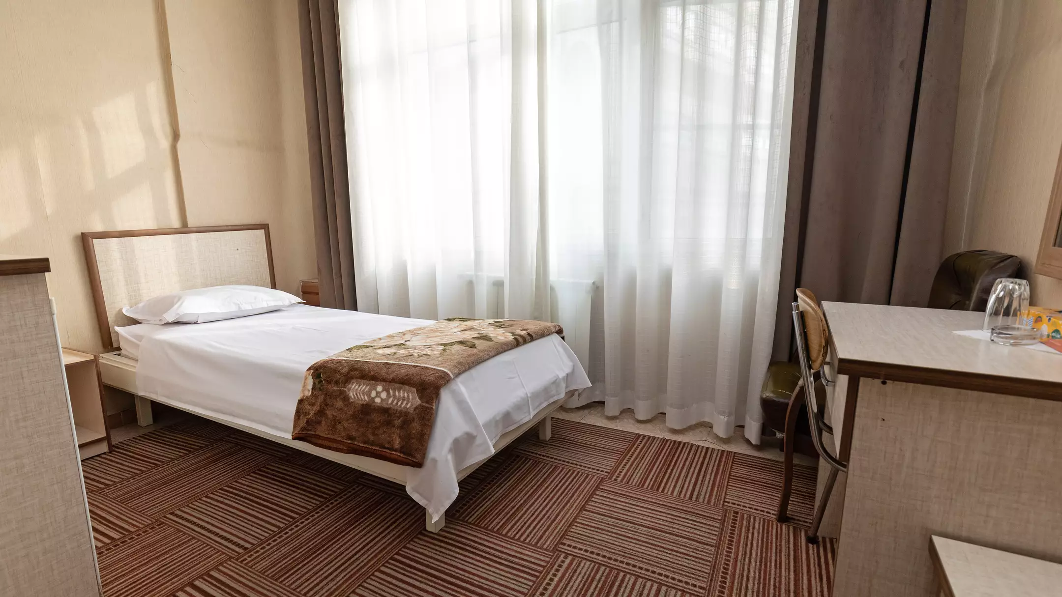 Alibaba https://cdn.alibaba.ir/ostorage/hotel-accommodation-images/674c0da610d0d5745be3d2dd_هتل ایران - اتاق سینگل.webp